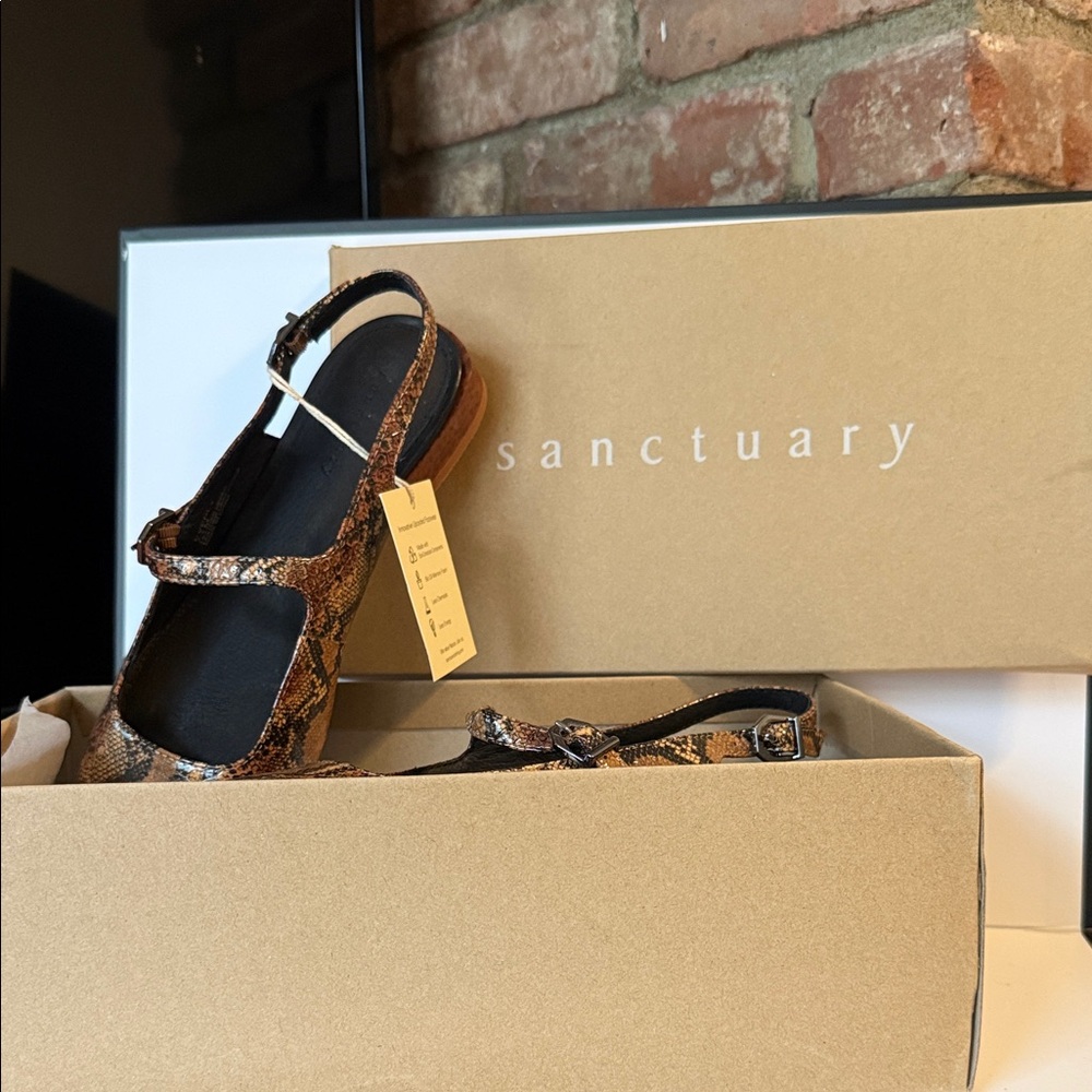 Sanctuary Women's Tan Snakeskin Flats